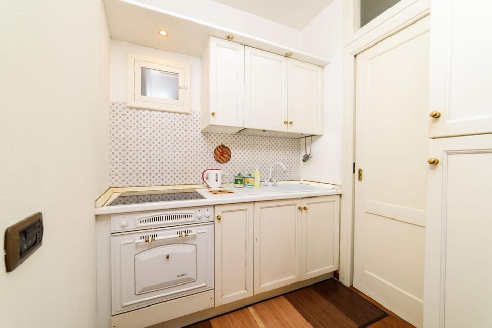 Kitchen or kitchenette, pet friendly, stove