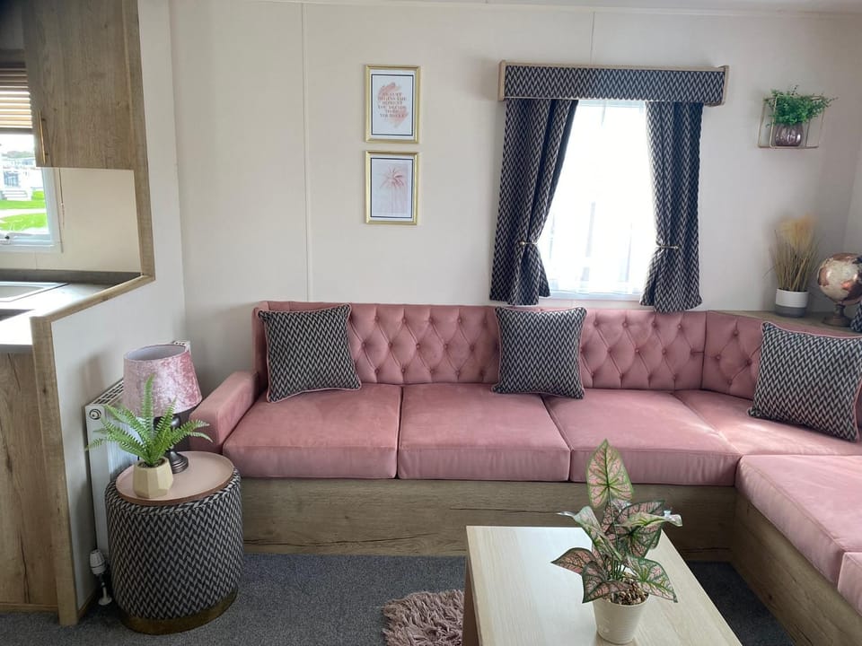 The Wardens Retreat - Tattershall Lakes Country Park Campground/ 
RV Resort in Tattershall