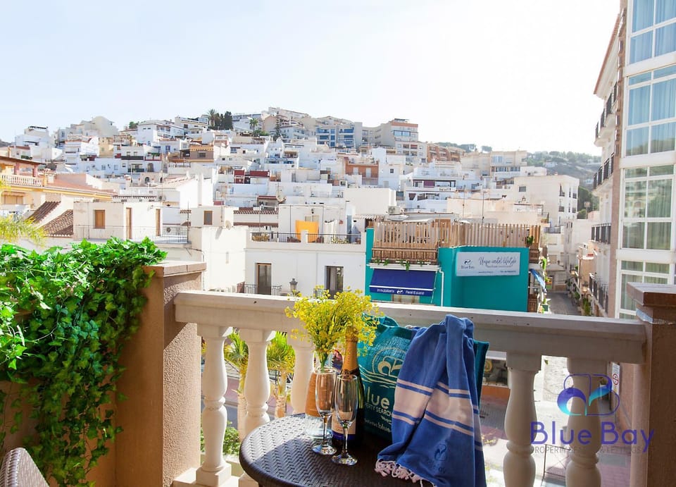 View (from property/room), Balcony/Terrace, City view