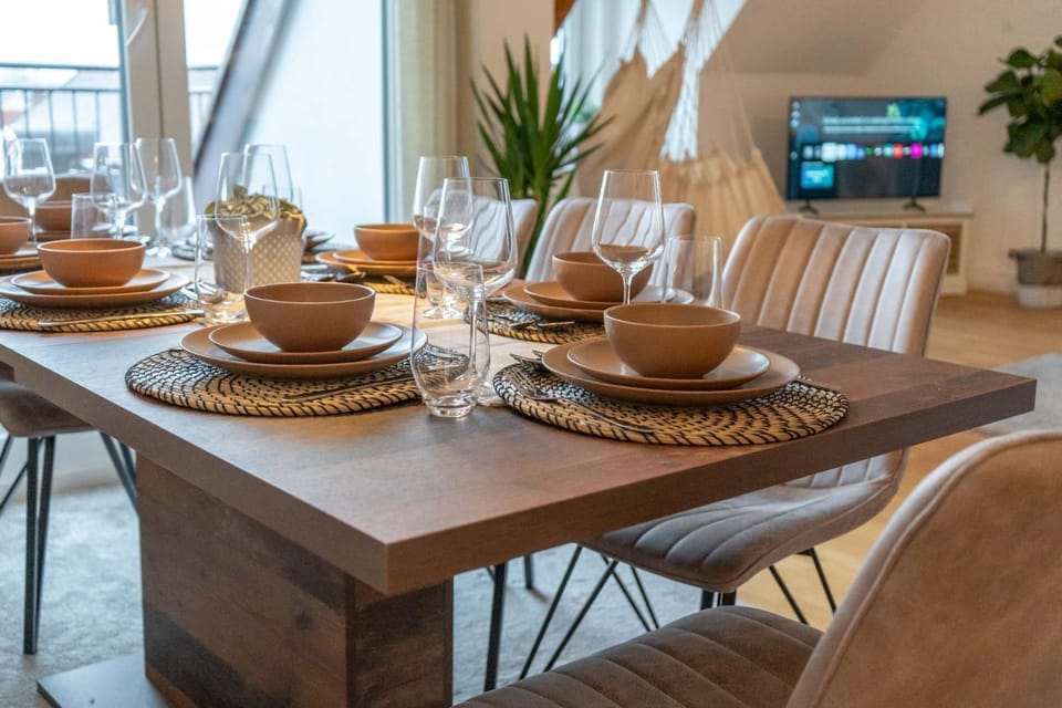 Seating area, Dining area