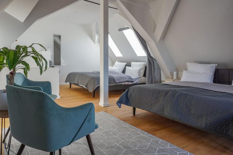 Bed, Seating area, Bedroom