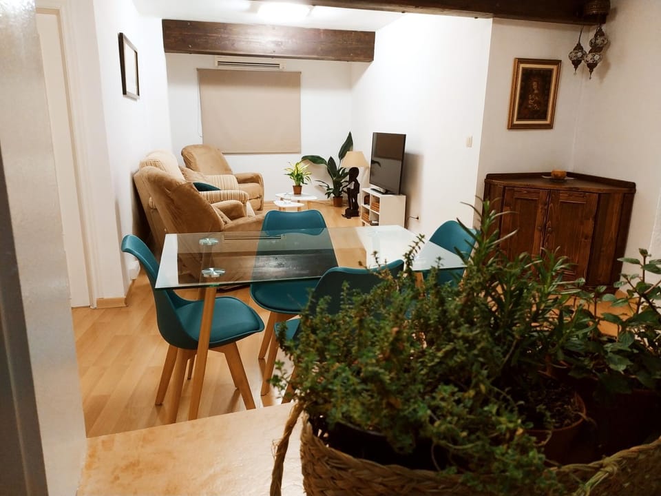 Living room, Seating area, Dining area