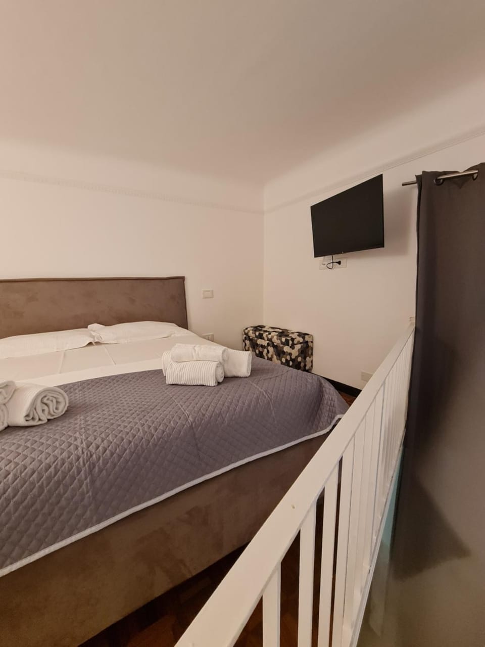 Bed, TV and multimedia, Photo of the whole room, Evening entertainment, Bedroom
