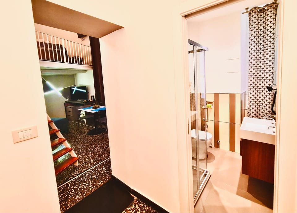 Shower, Toilet, Bathroom