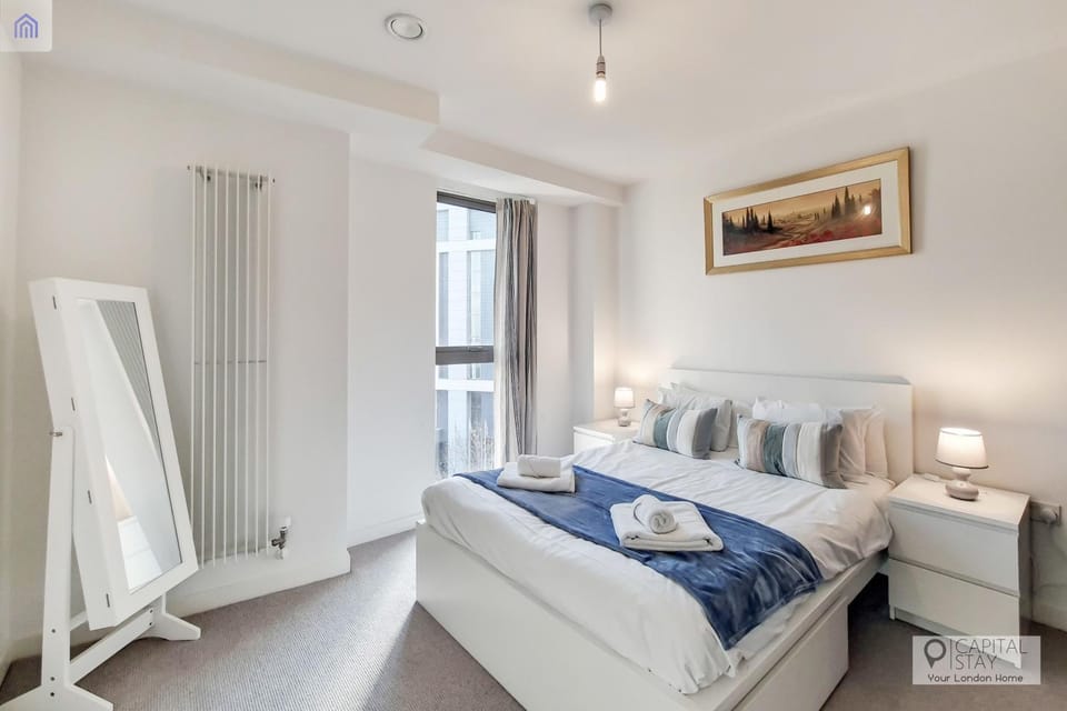 Deluxe One-Bed Apartment near London Excel Apartment in London