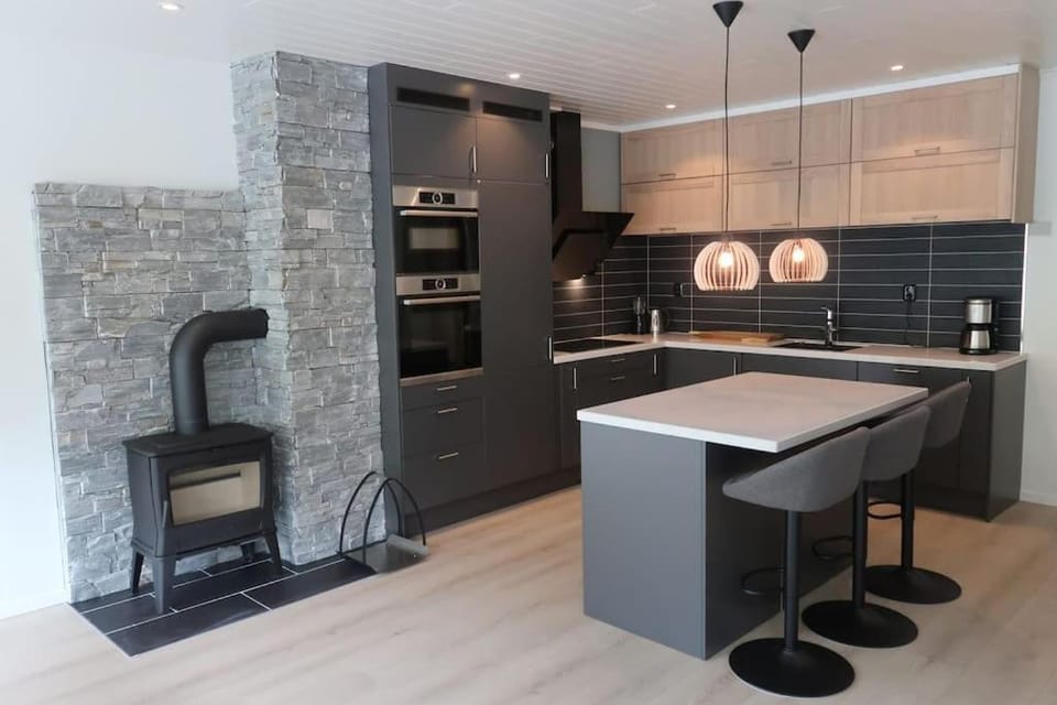 Breakfast, dishwasher, minibar