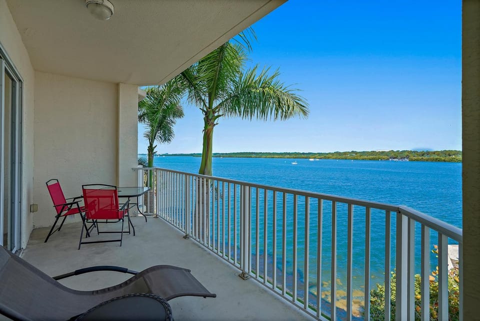 Patio, View (from property/room), Balcony/Terrace, Seating area, Sea view