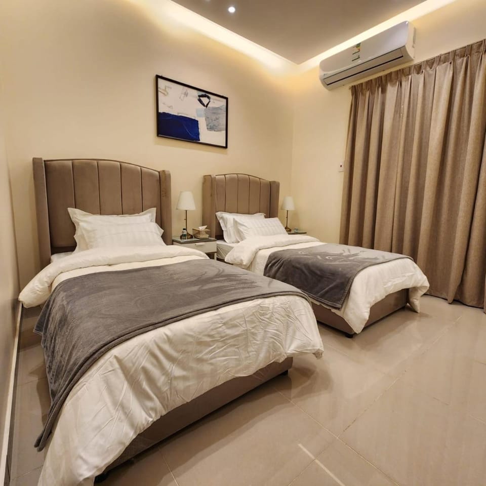 Bed, Photo of the whole room, Bedroom, air conditioner