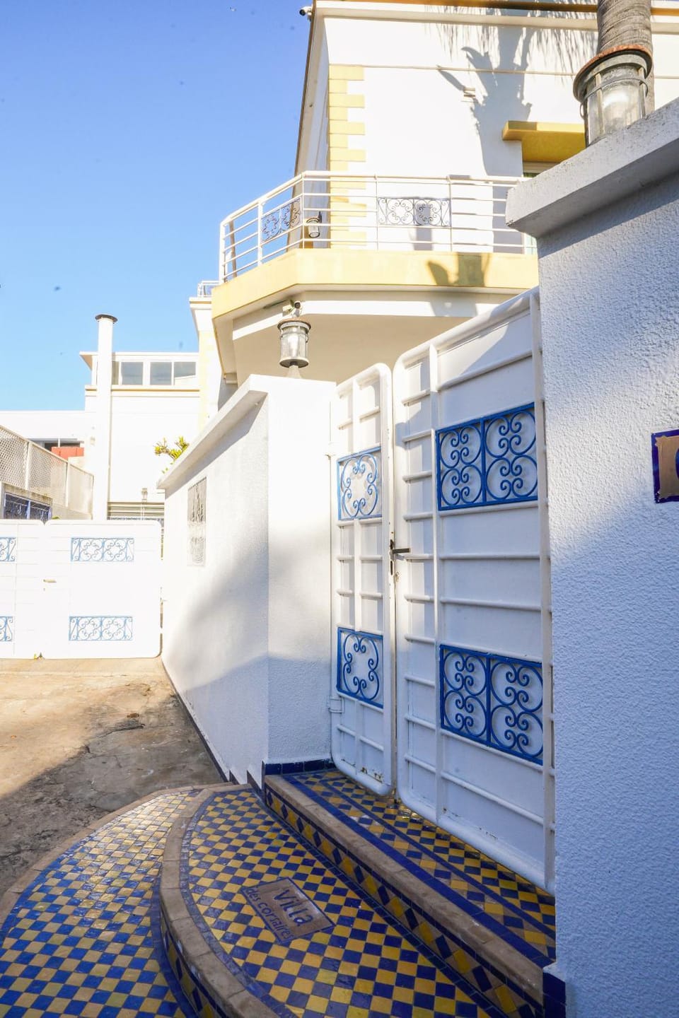 Property building, Facade/entrance, Parking