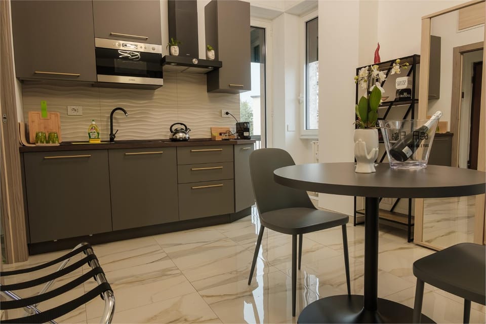Kitchen or kitchenette, Dining area, minibar, pet friendly, stove
