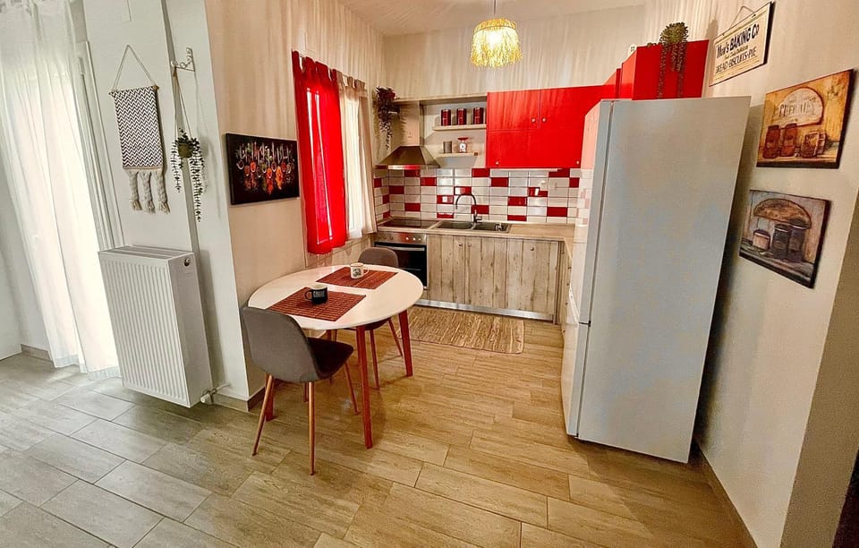 Kitchen or kitchenette, Dining area, oven, stove