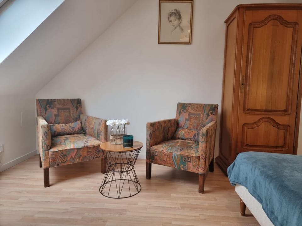 Living room, Seating area, wardrobe