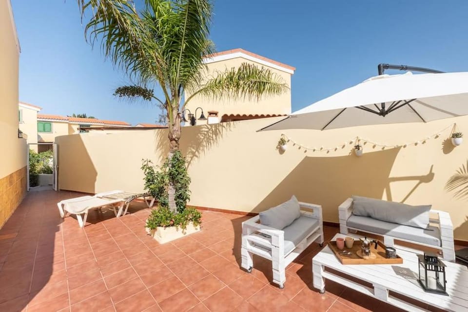 Balcony/Terrace, sunbed