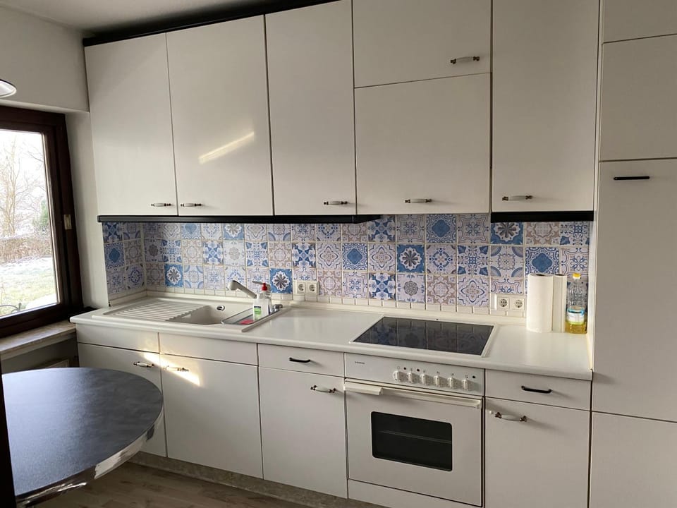 Kitchen or kitchenette, pet friendly, stove