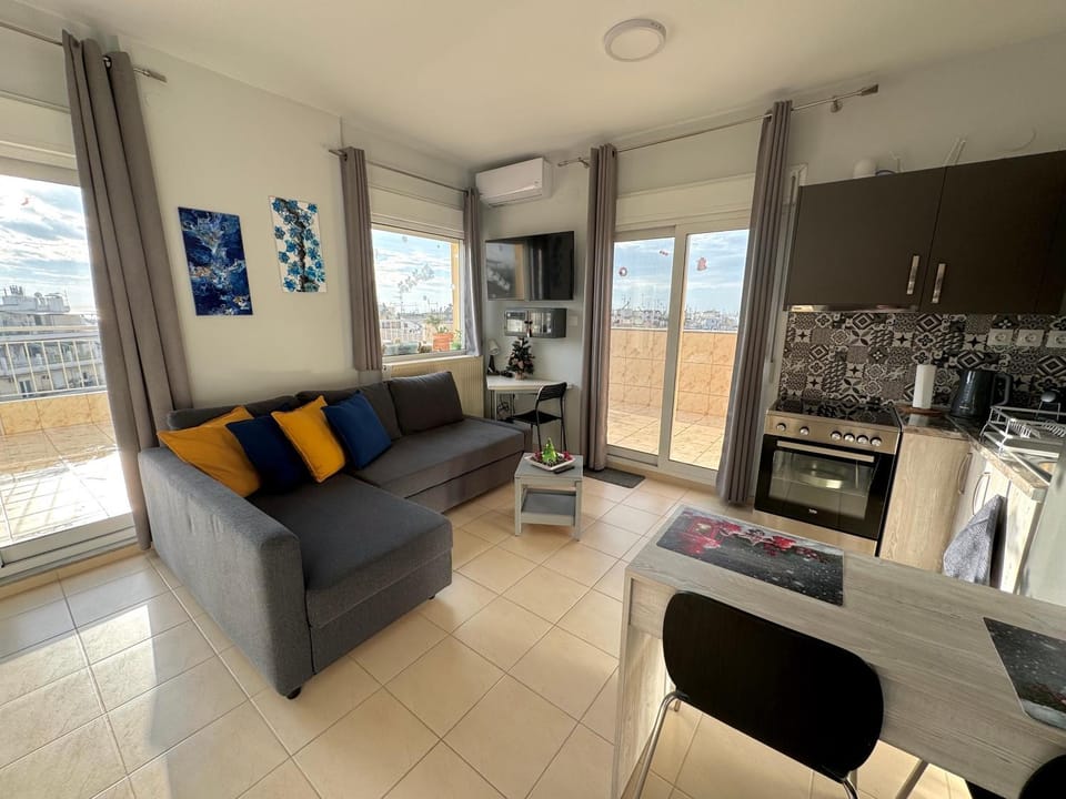 TV and multimedia, Living room, Seating area, Dining area, stove, stove