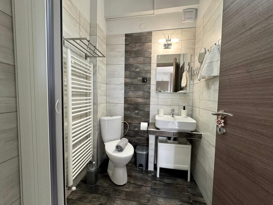 Shower, Toilet, Bathroom, towels, towels