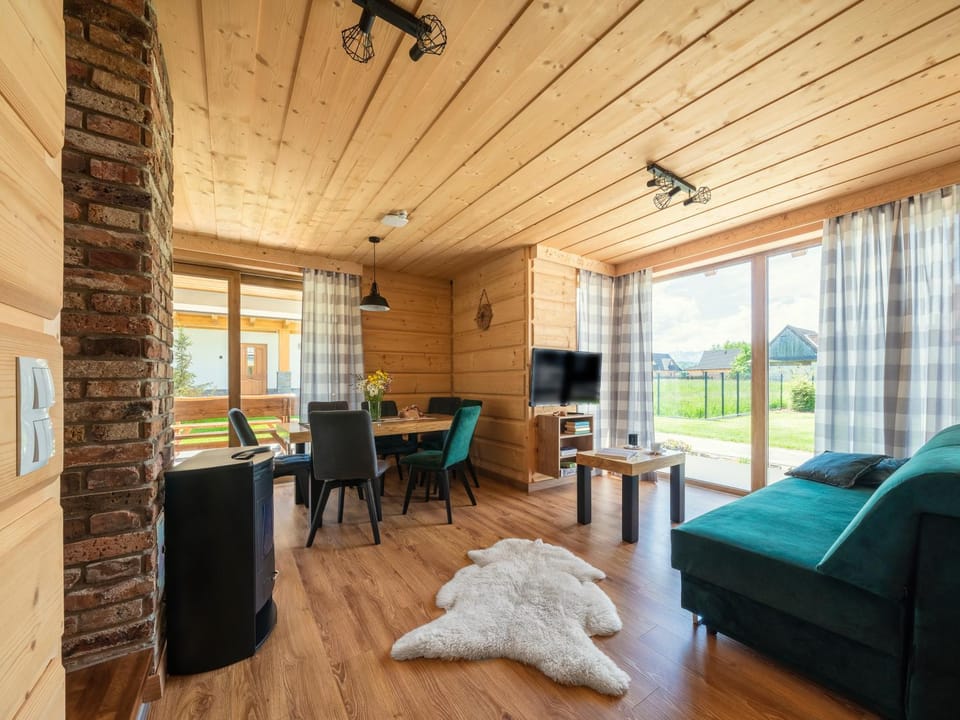 TV and multimedia, Living room, Seating area, Dining area, Evening entertainment