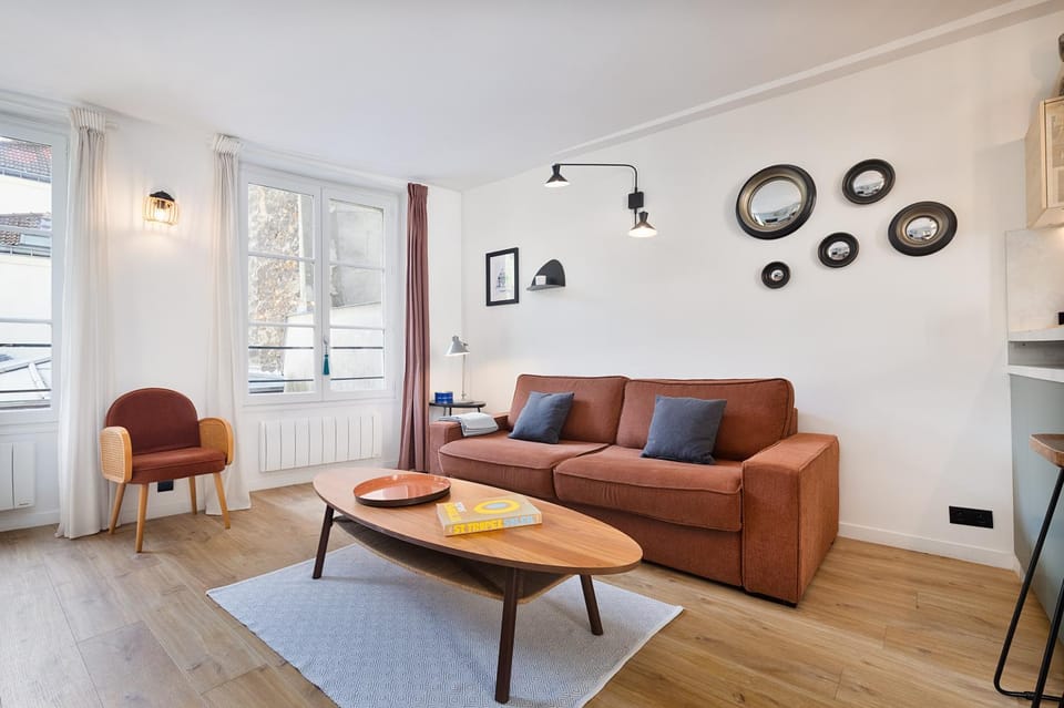 Living room, Decorative detail, Seating area, Garden view