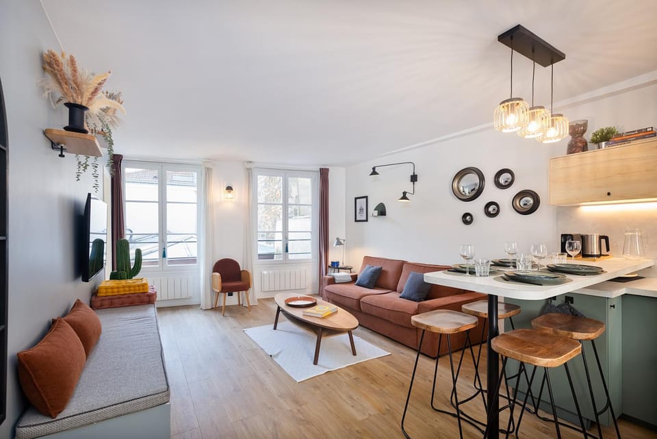 TV and multimedia, Living room, Dining area