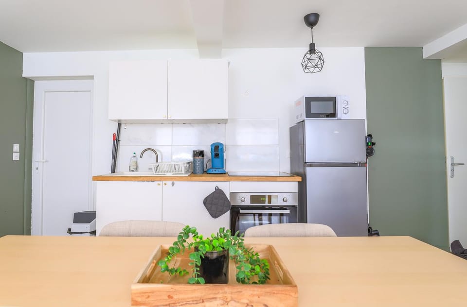 Seating area, Dining area, Meals, stove, kitchen