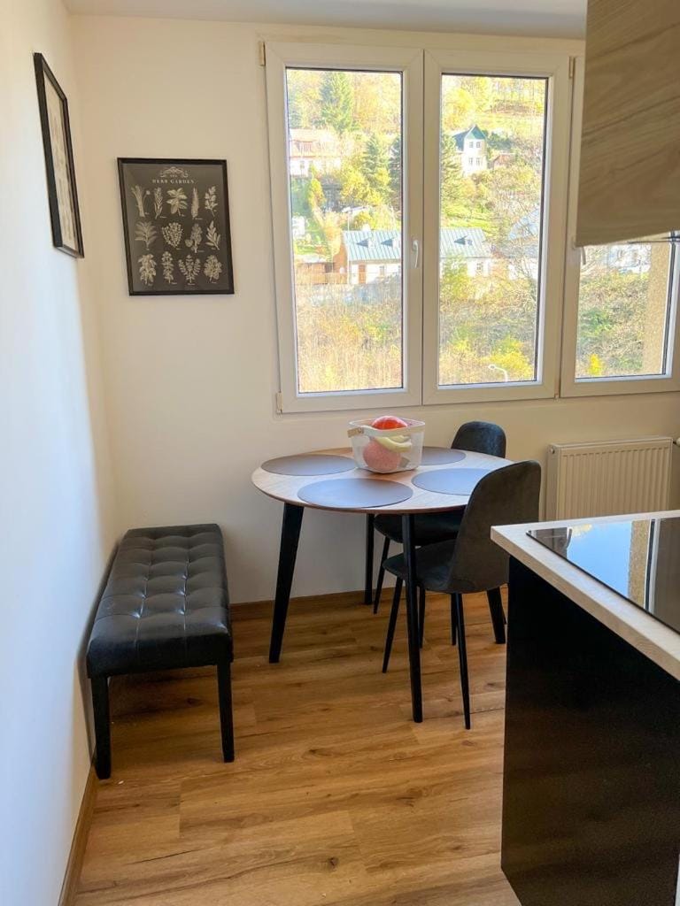 Kitchen or kitchenette, Seating area, Dining area