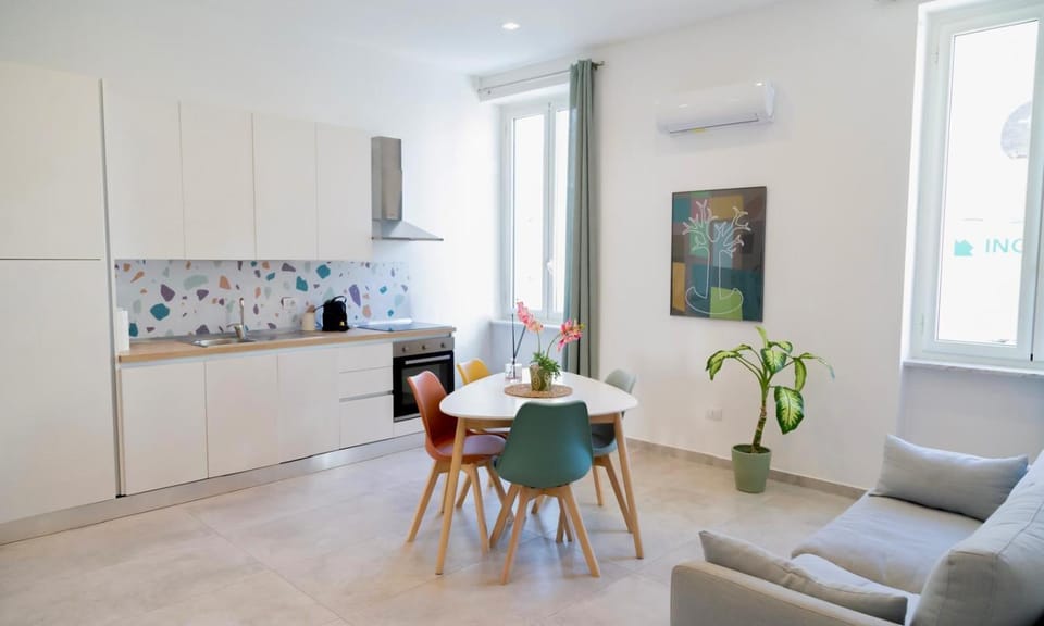 Day, Kitchen or kitchenette, Living room, Seating area, Floor plan, Lunch, Time of day, heating, oven, stove, washing machine, kitchen, air conditioner