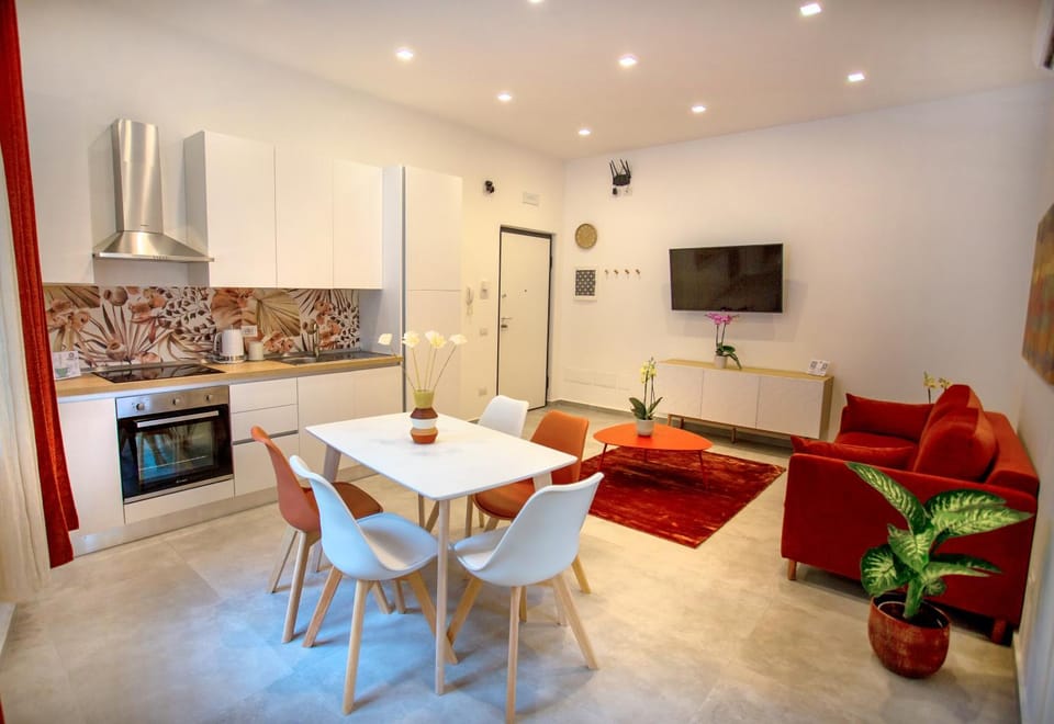 TV and multimedia, Kitchen or kitchenette, Living room, Photo of the whole room, Decorative detail, Seating area, Dining area, Lunch, oven, stove, kitchen