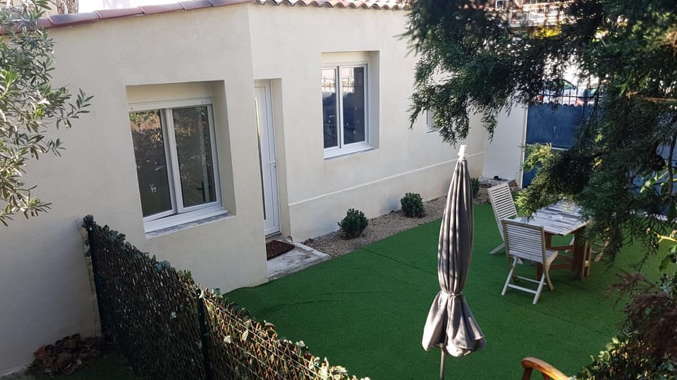 Property building, Patio, Garden, Dining area, Garden view