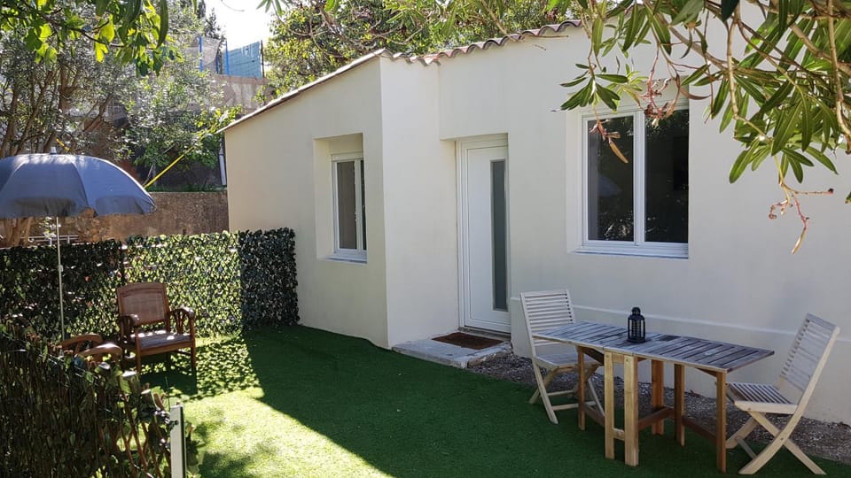 Property building, Patio, Garden, Balcony/Terrace, Garden view