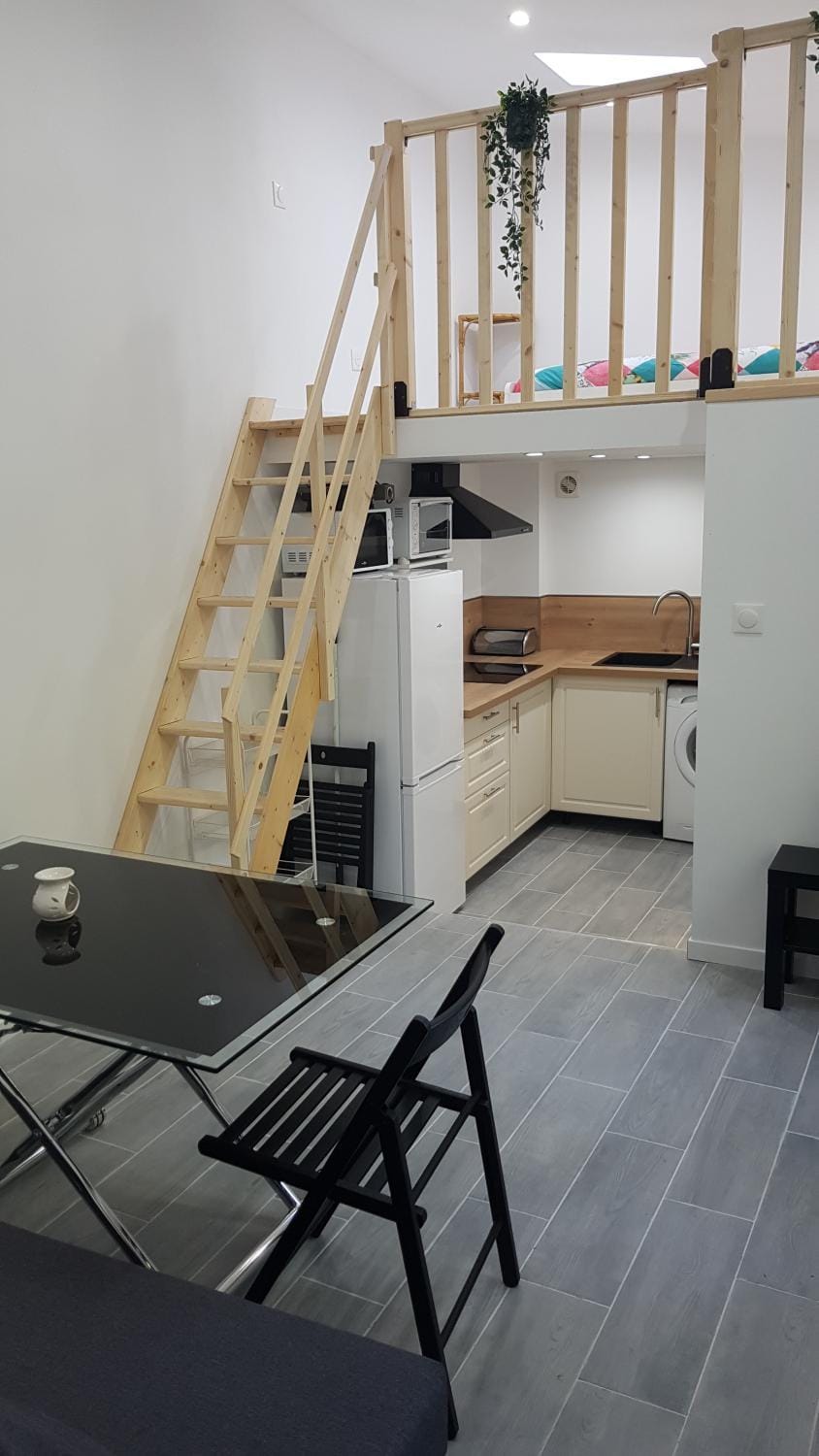 Kitchen or kitchenette, Dining area, minibar, pet friendly, stove