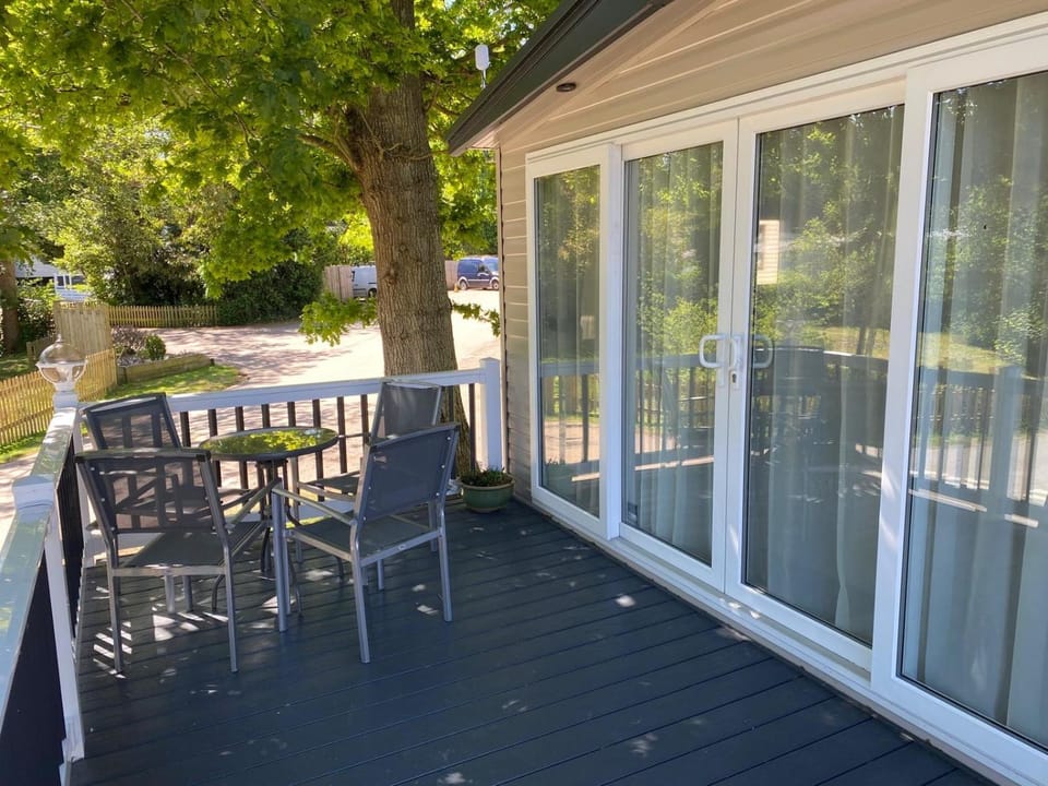 Coghurst Hall Holiday Home Sleeps 6, 2 bedrooms House in Hastings