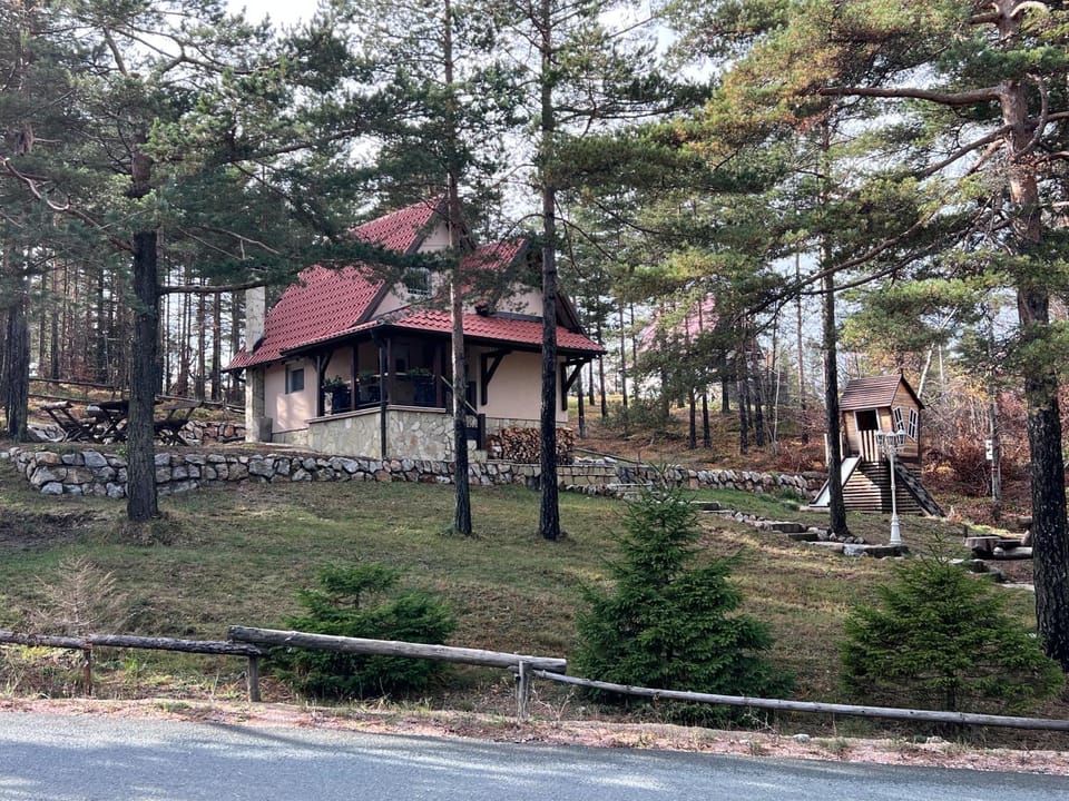 Vikendica Martinović House in Zlatibor District, Serbia