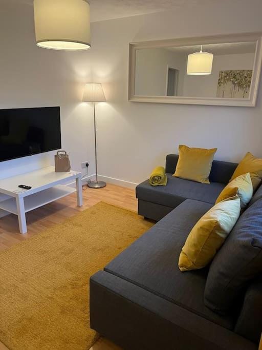 Glenbervie - Beautifully refurbished, self-contained apartment Apartment in Dunfermline