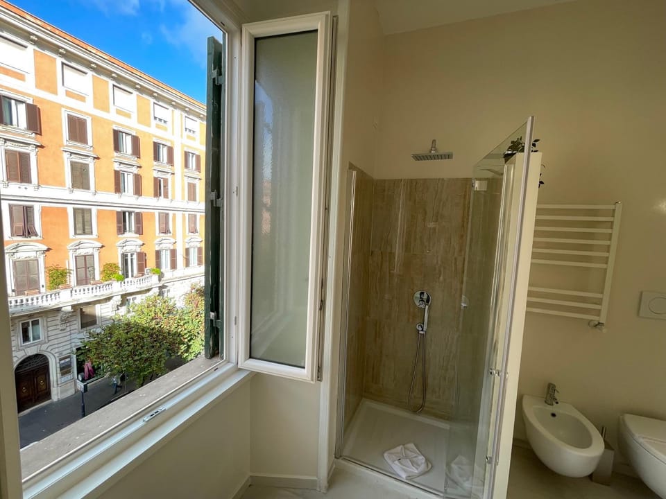 Shower, Toilet, Bathroom, towels