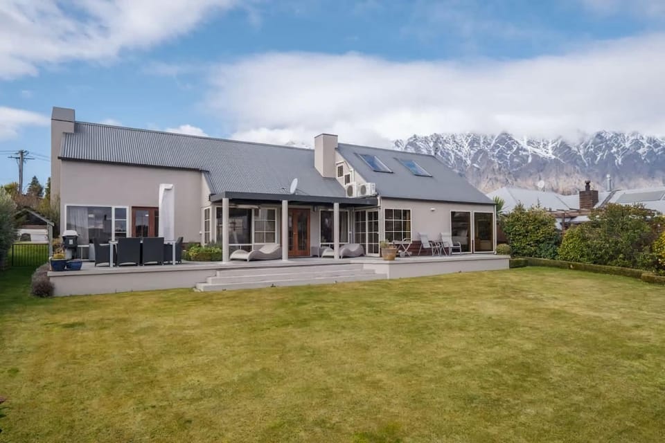 Lakeside Indulgence on Wilmot Hotel in Queenstown