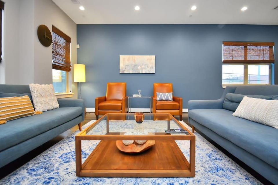 FIFA Fans Welcome! Skyline Views with Garage Parking 10 minutes from NRG Stadium House in Houston