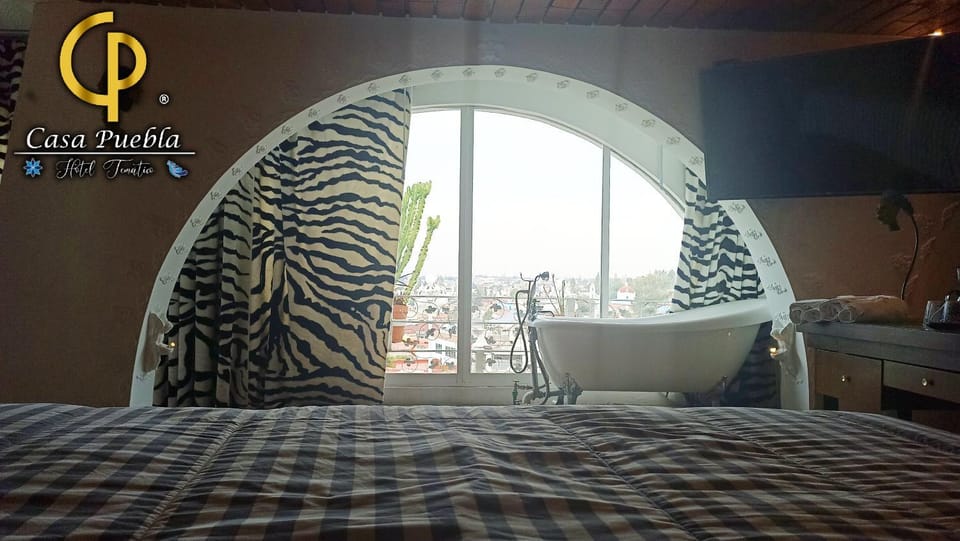 Bed, TV and multimedia, Photo of the whole room, Bedroom, Garden view, Bath