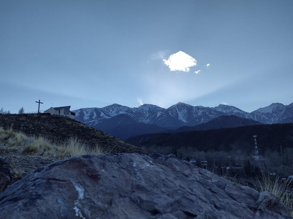 Nearby landmark, Mountain view
