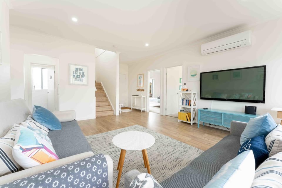 TV and multimedia, Living room, air conditioner
