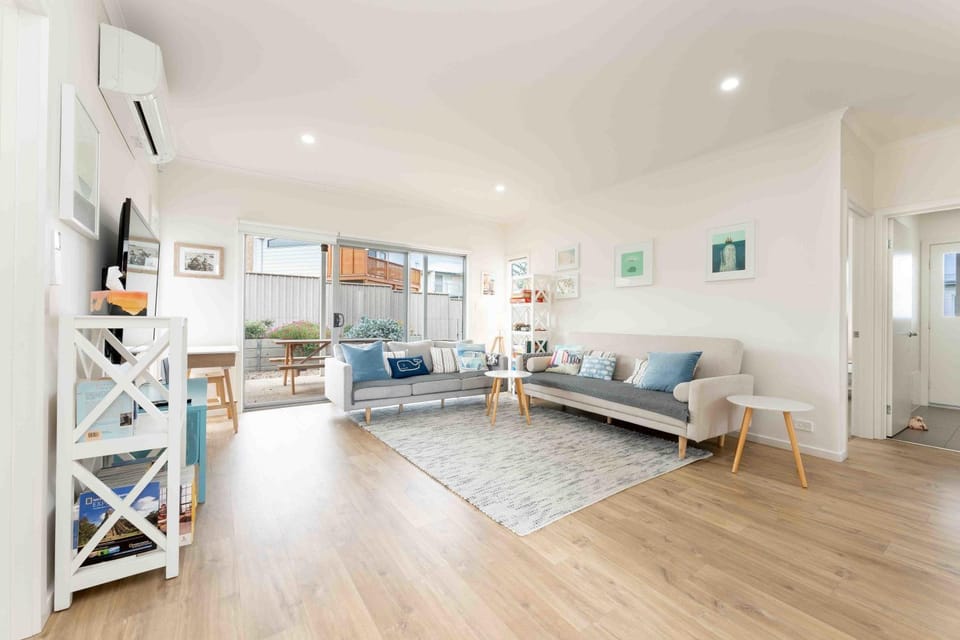Living room, Seating area, air conditioner