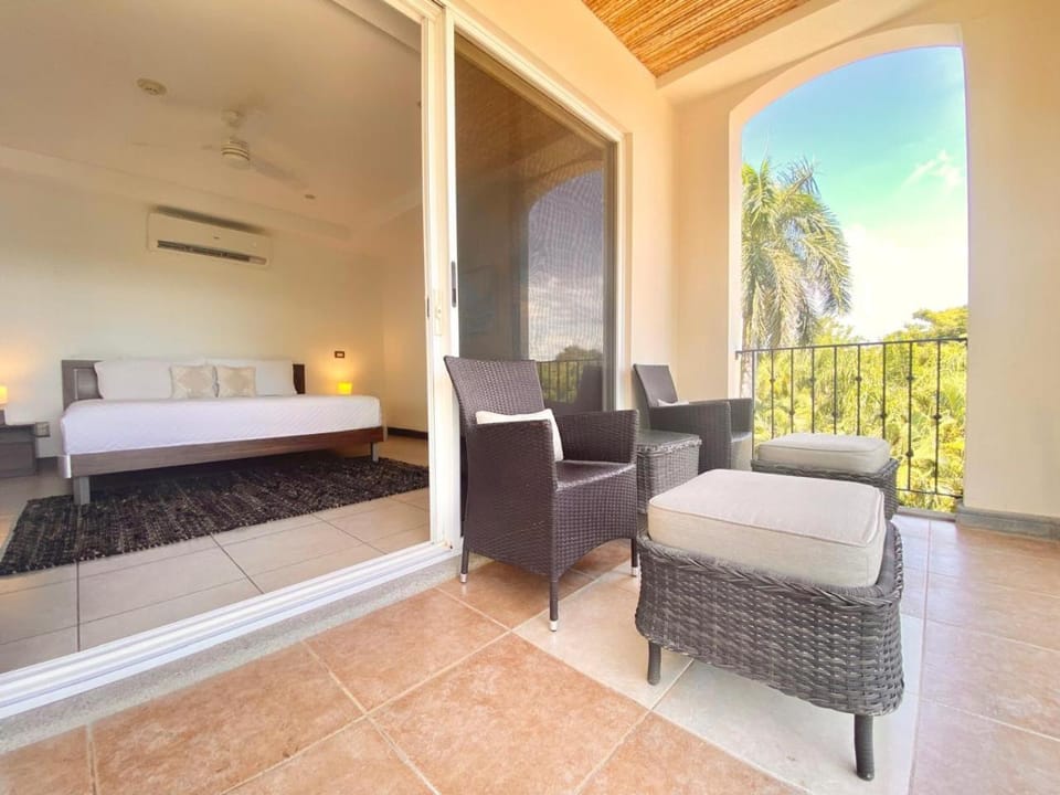 Peninsula 46 - Upscale 2bdr with Jacuzzi - Beach - Fast wifi - Gym Apartment in Playa Langosta