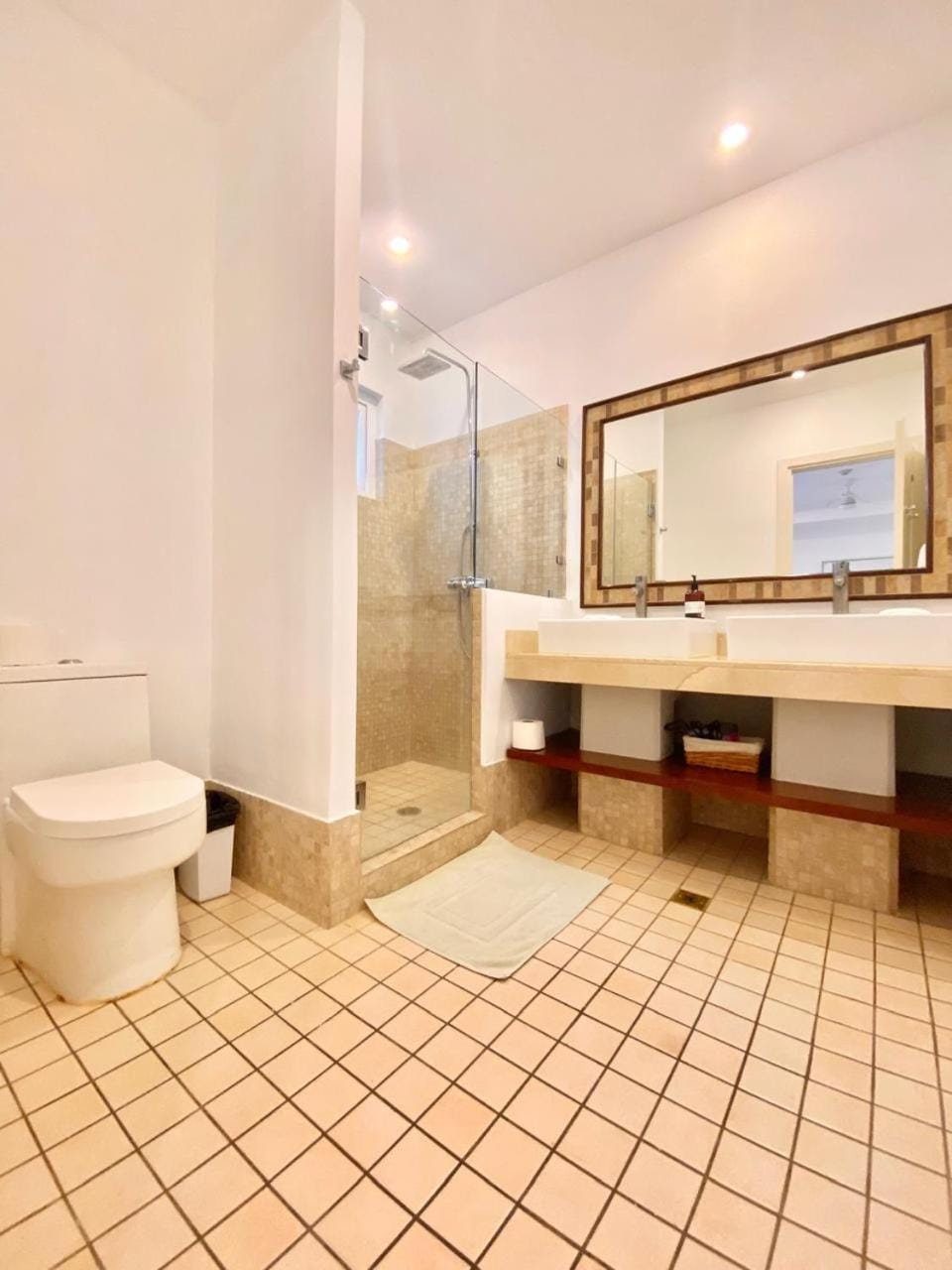 Peninsula 46 - Upscale 2bdr with Jacuzzi - Beach - Fast wifi - Gym Apartment in Playa Langosta