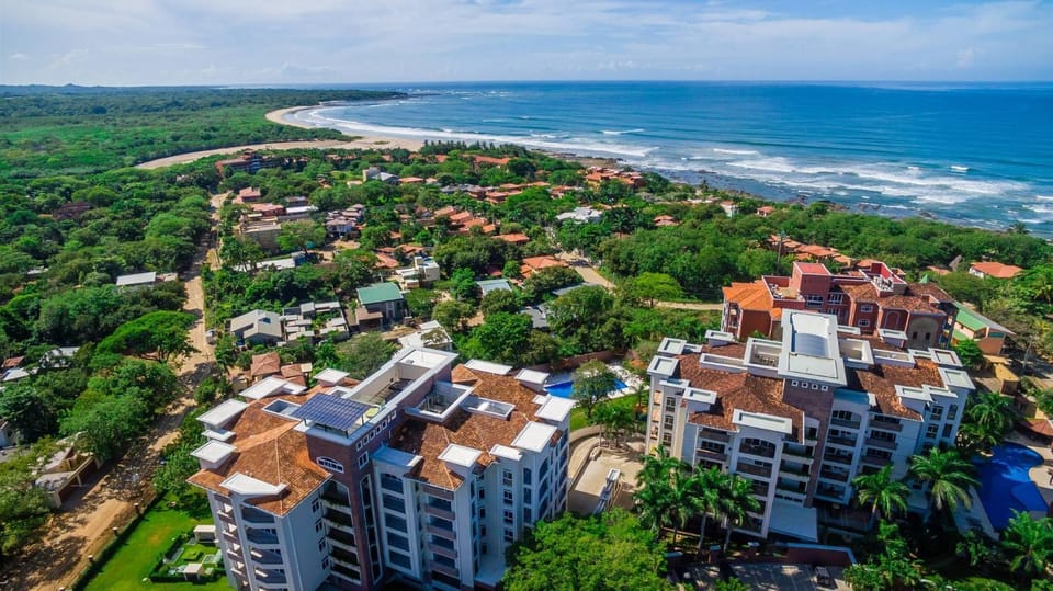 Peninsula 46 - Upscale 2bdr with Jacuzzi - Beach - Fast wifi - Gym Apartment in Playa Langosta