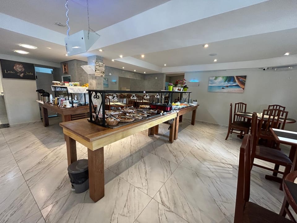 Restaurant/places to eat, Food and drinks