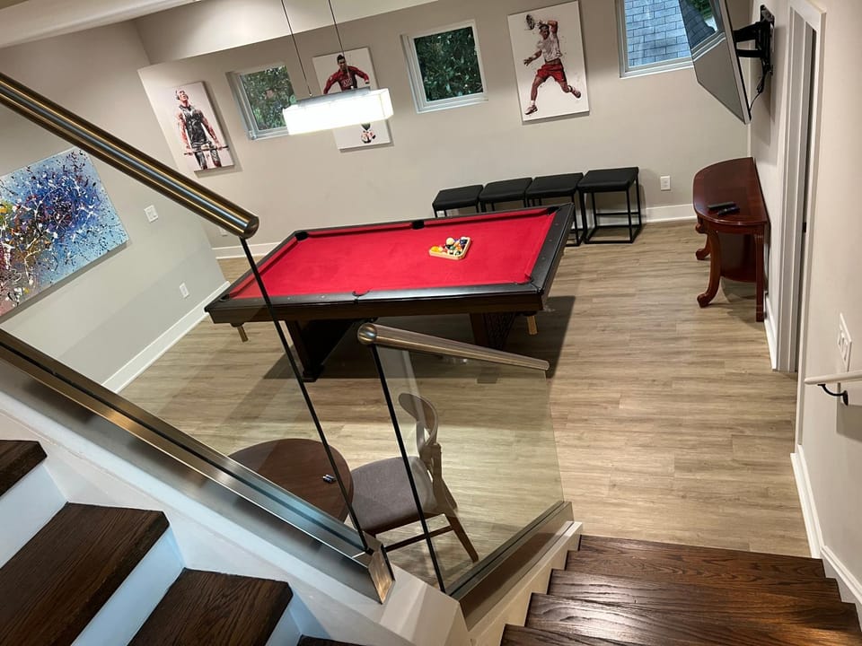 Billiard, Game Room