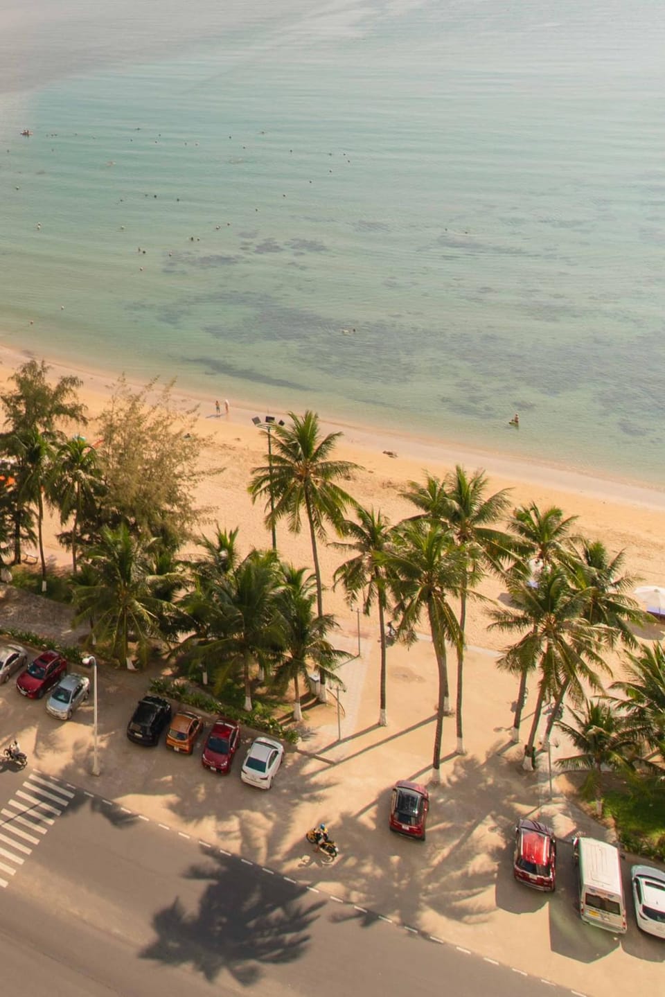 Day, People, Natural landscape, Bird's eye view, Beach, Sea view, Location, group of guests, Parking