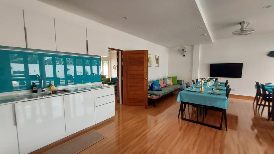 Communal lounge/ TV room, TV and multimedia, Kitchen or kitchenette, Living room, Dining area