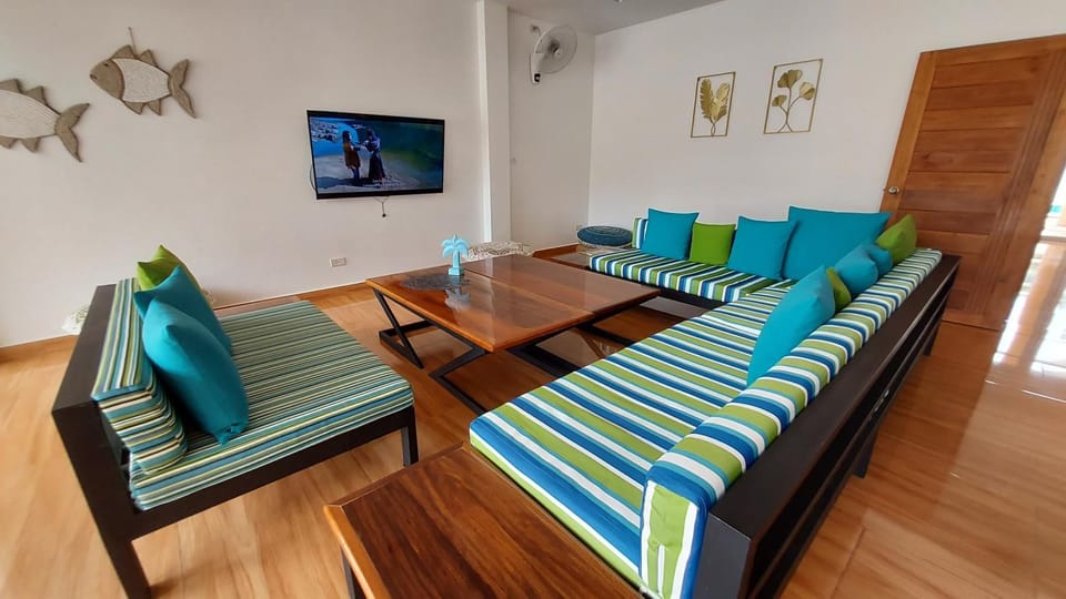 Communal lounge/ TV room, TV and multimedia, Living room