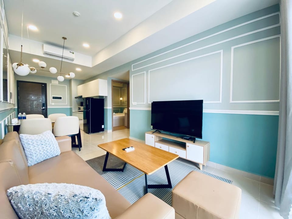 TV and multimedia, Seating area, Evening entertainment, air conditioner