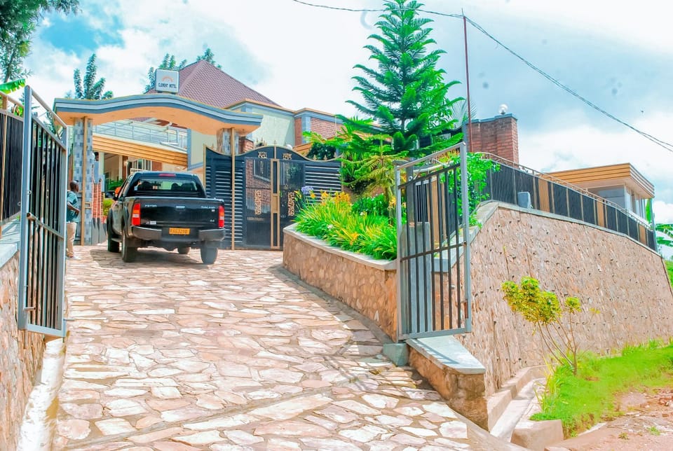 Property building, Facade/entrance, Parking
